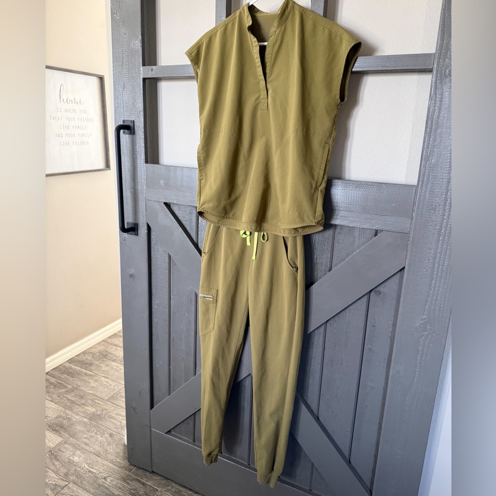 Figs Green Scrub Set